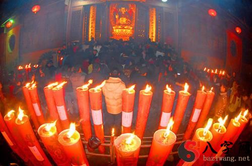 梦到自己在烧香拜佛