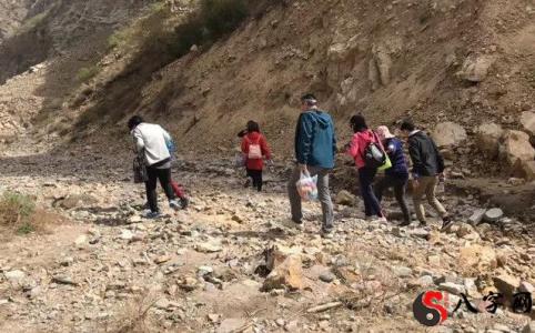 梦见走路坎坷不平