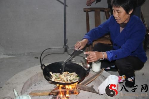 梦见烧火炒菜