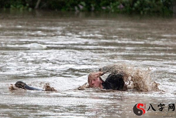 梦见发洪水逃命
