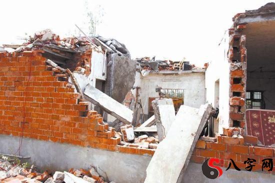 梦见房子被大风大雨刮倒
