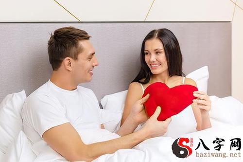 梦见和异性亲热