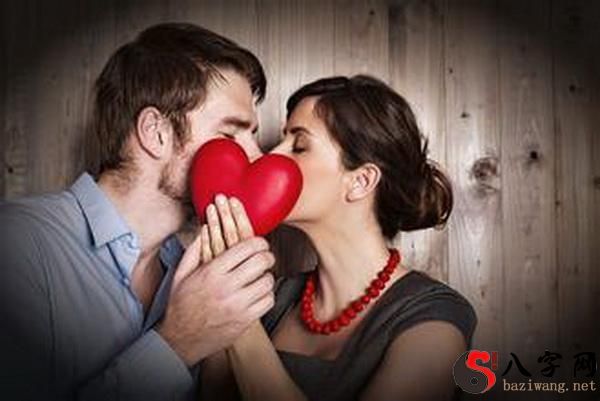 梦见以前追过我的男生亲吻我